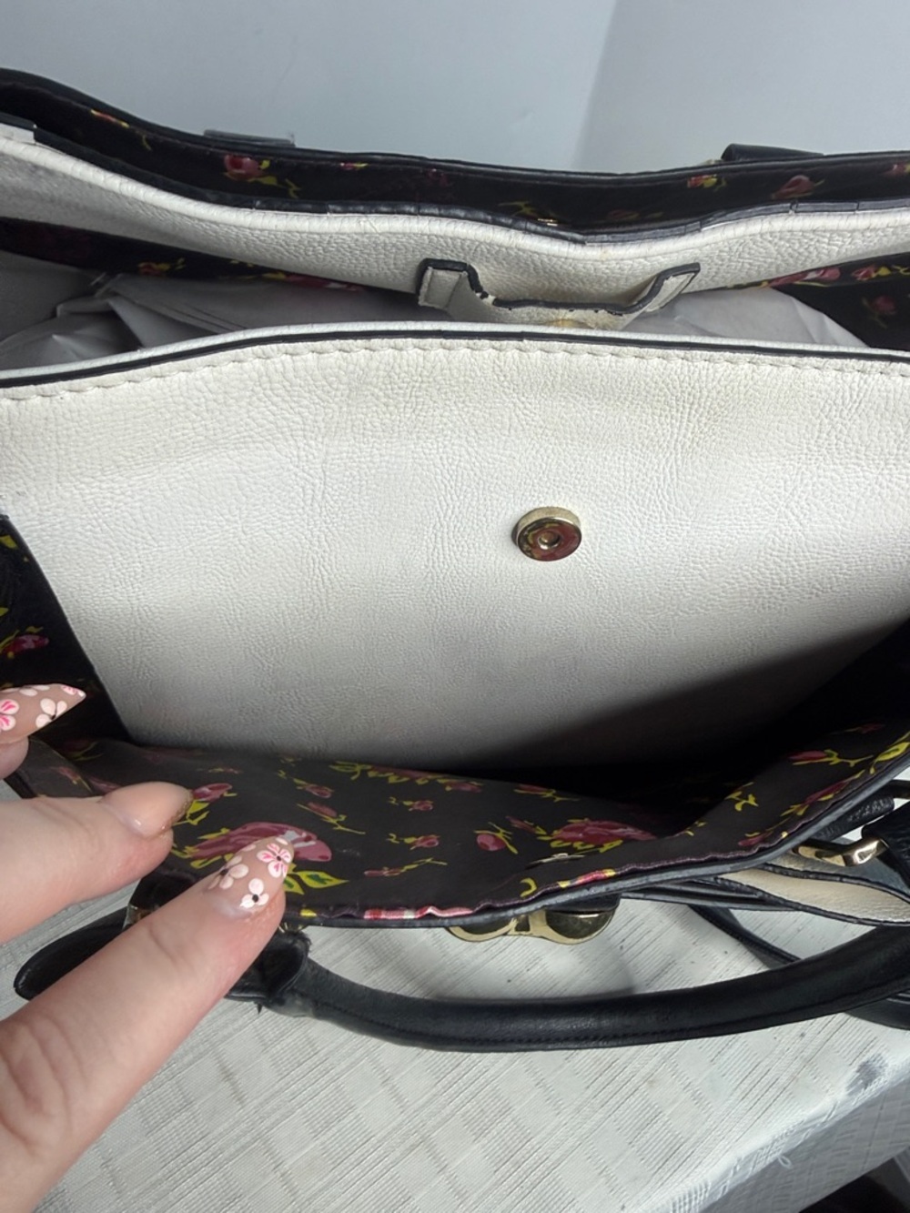 Betsey Johnson Black and white  Heart Bow Hand Bag/Purse Floral Lining - Hearts - Picture 7 of 12